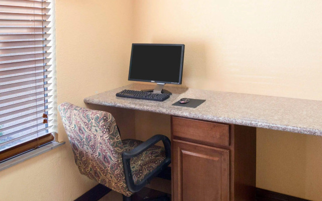 Quality Suites Houston IAH Airport - Beltway 8
