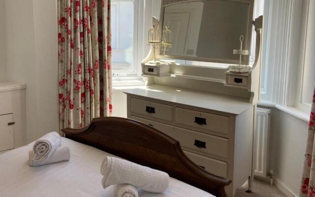 Flat 2, 1 Alexandra Gardens - Pet friendly