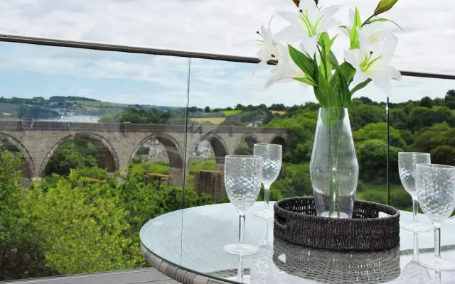 New Panoramic Riverview Apartment With Ev Plug