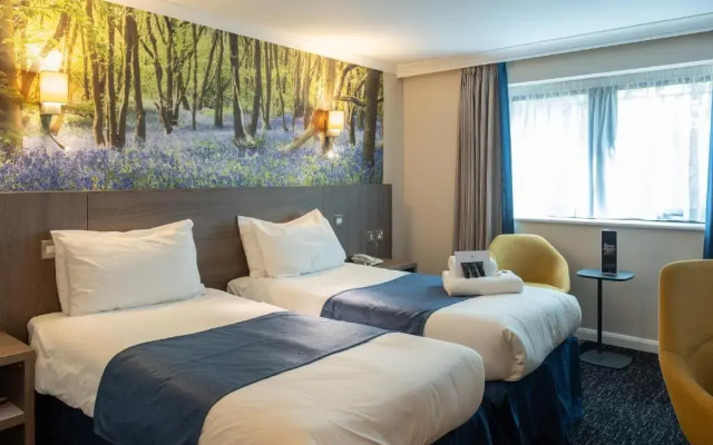 Burleigh Court Hotel and Leisure