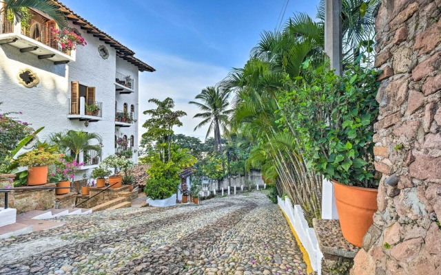 Mid-century Modern Condo w/ Patio & Ocean Views!
