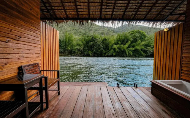 The Hub Erawan Resort