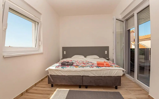 Nice Apartment in Brodarica With Wifi and 2 Bedrooms