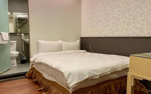 Crystal City Hotel