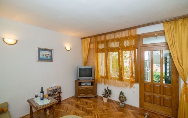 Apartments and Room Nevenka