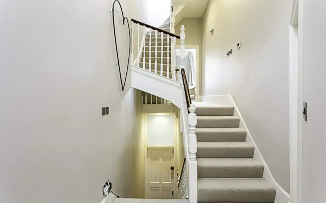Bermondsey Bliss: Views, Comfort, and City Access!