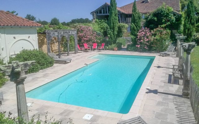 A Spacious And Beautifully Restored Rural Farmhouse with Private Pool