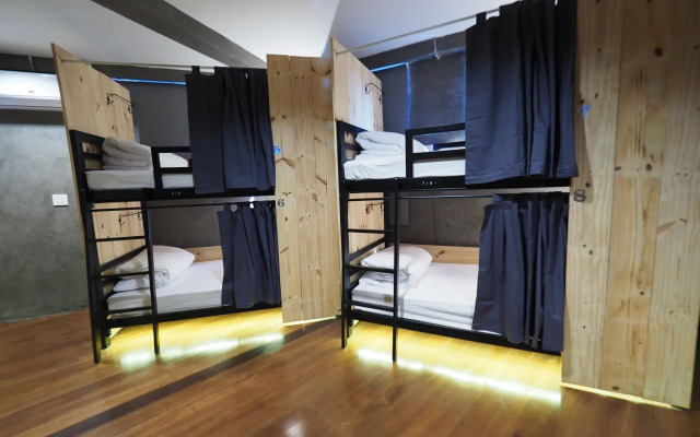 Luck-Yimm Hostel - Adults Only