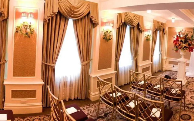 Hotel Plaza Athenee