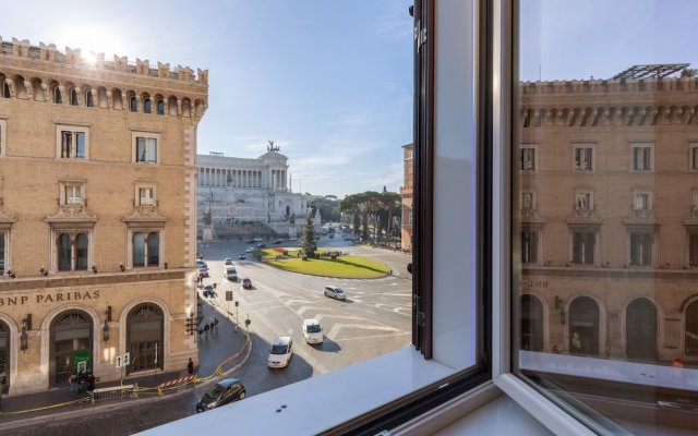 Rental In Rome Piazza Venezia View Luxury Apartment B