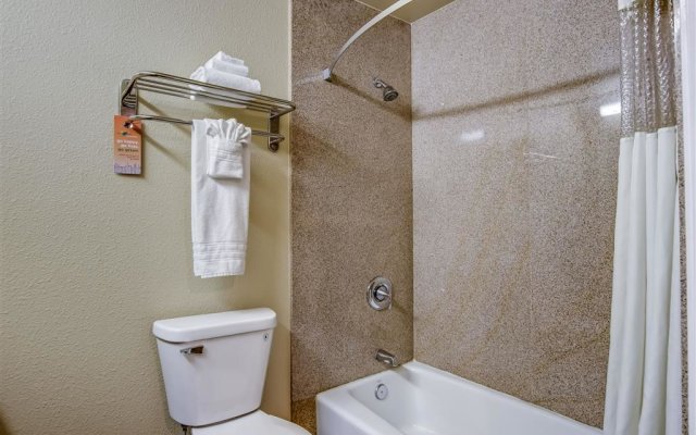 Howard Johnson Inn & Suites Reseda