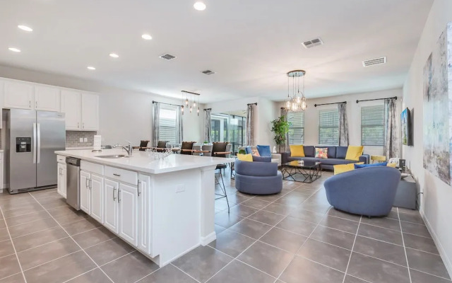 Phenomenal 8B 1810s Villa with Pool, Spa & Movie Theater