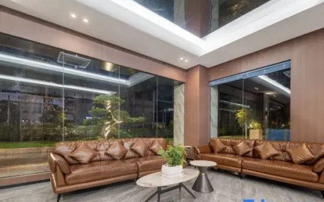 Yinchunhong Business Hotel