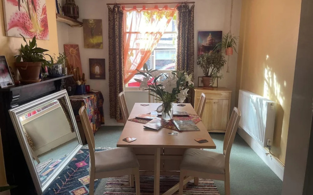 Glastonbury 2-bed House, Sleeps 6 & Pet Friendly