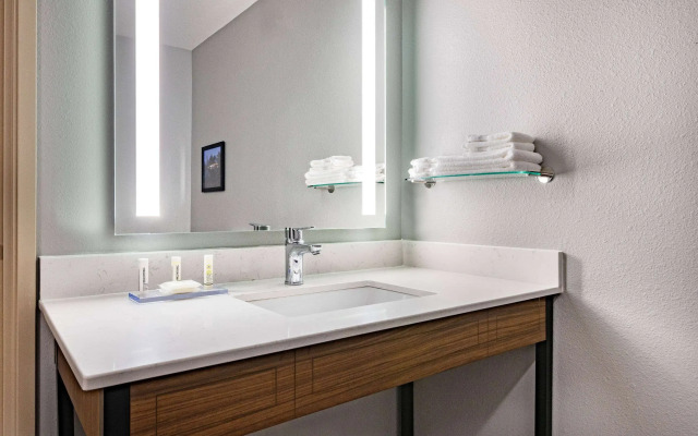 AmericInn by Wyndham International Falls