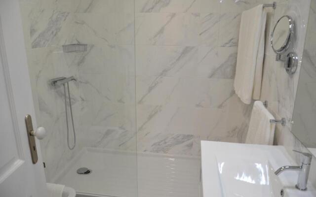 Edificio Charles 102