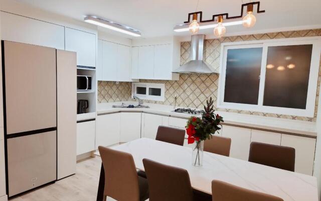 Grand open Hongdae houes 4bdr 2bth