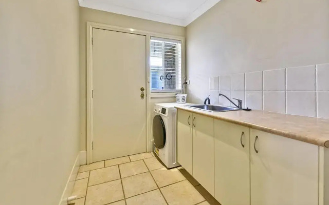 Goldfinch Way Stunning & Spacious Home Sleeps 11