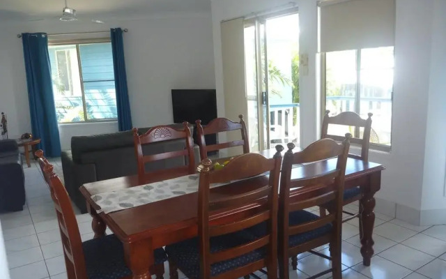 Boyne Island Motel and Villas