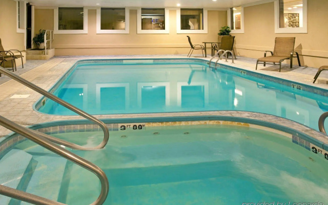 Holiday Inn Express Hotel & Suites Wabash by IHG