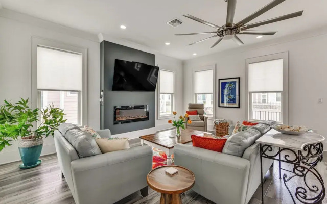 Walk to Pass Christian Beach: Stunning Family Home