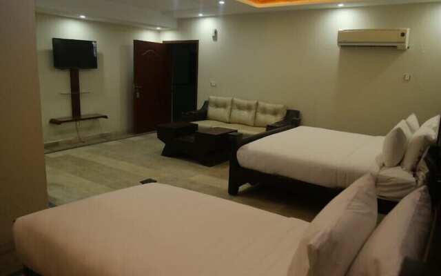 Pool & Park Hotel