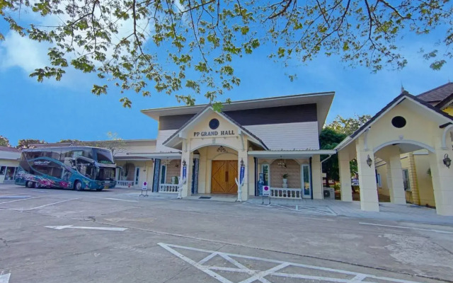 Park & Pool Resort