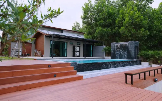 Canvas Family Home