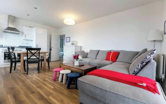 Trendy Sunlit 2BR Cambridge Home /free Parking