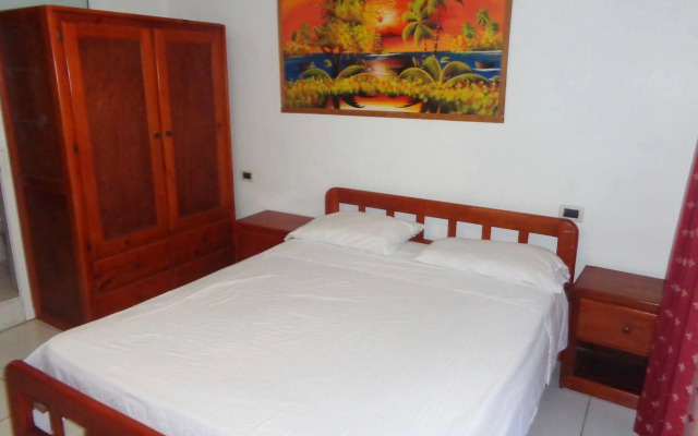 RIG Hostel Boca Chica Back Packer