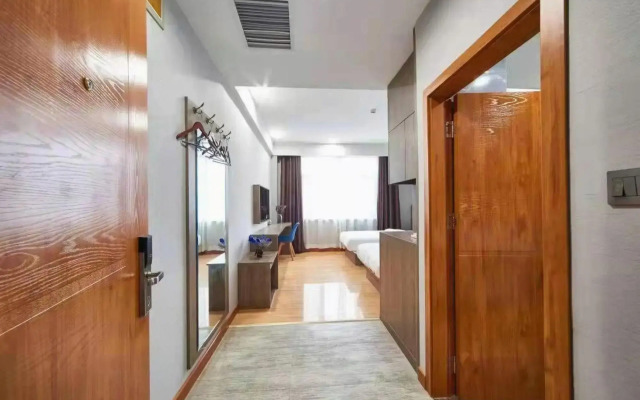 Super 8 Hotel (Heze Zhengzhou Road)