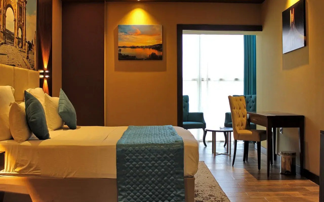 LB Suites Hotel