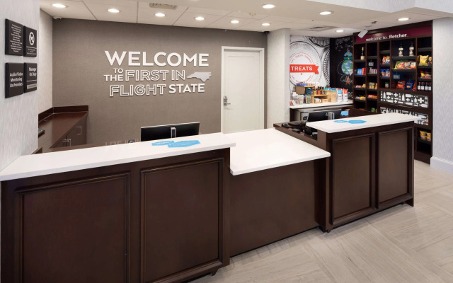 Hampton Inn & Suites Asheville Airport