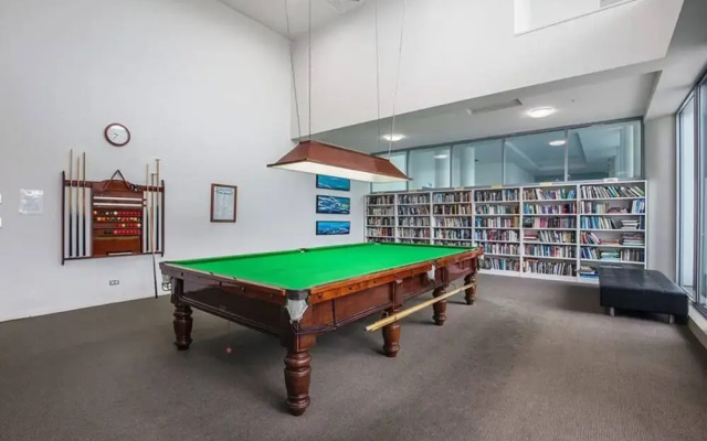 Beautiful 1 Bedroom Gold Coast Retreat With Free Parking