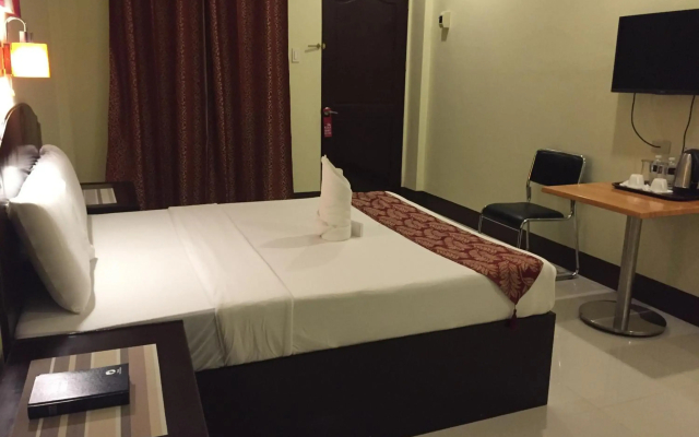 Hollywood Suites