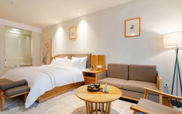 Leader Hotel