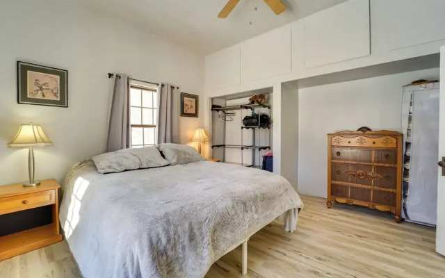 'dolorable' Home w/ Yard - Walk to River!