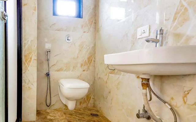 Fabhotel Eros 211