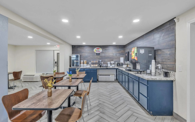 Super 8 by Wyndham Morganton