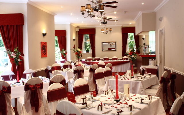 Old Rose and Crown Hotel