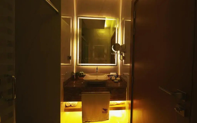 Redwaves Hotel