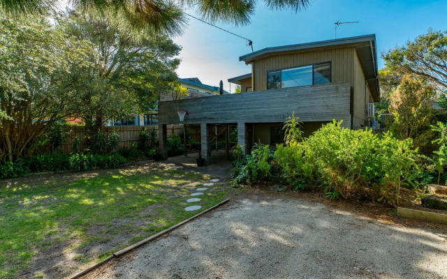 WHISPERING TEA TREE On Surf