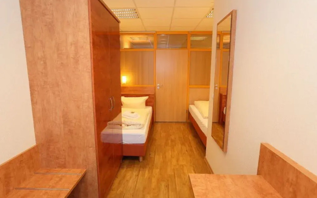 Café & Hotel am Holzhafen