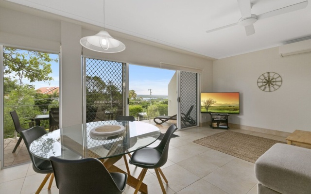 Charming Noosa Heads Apartment; Laguna Bay Views - Unit 6 Taralla 18 Edgar Bennett Avenue – Balcony – Noosa Heads