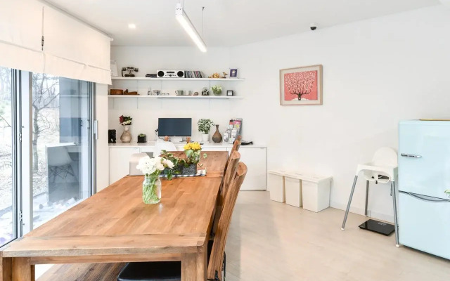 Runway Guesthouse - Hostel