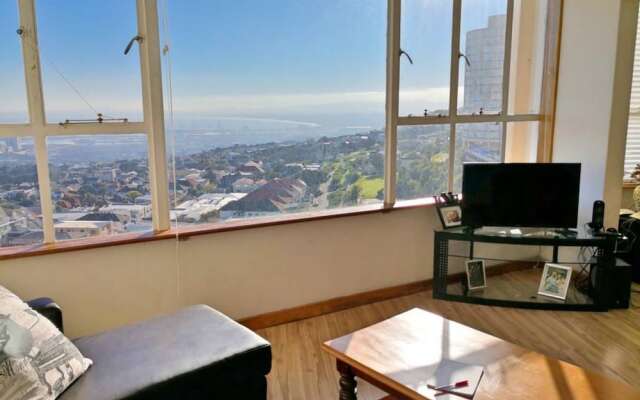 2 Bedroom Apartment in Vredehoek Towers