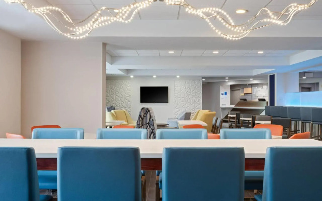 Holiday Inn Express & Suites Cincinnati Riverfront by IHG