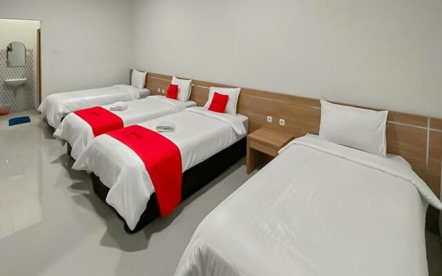 RedDoorz Premium @ Griya Inkoppabri Cisarua Puncak