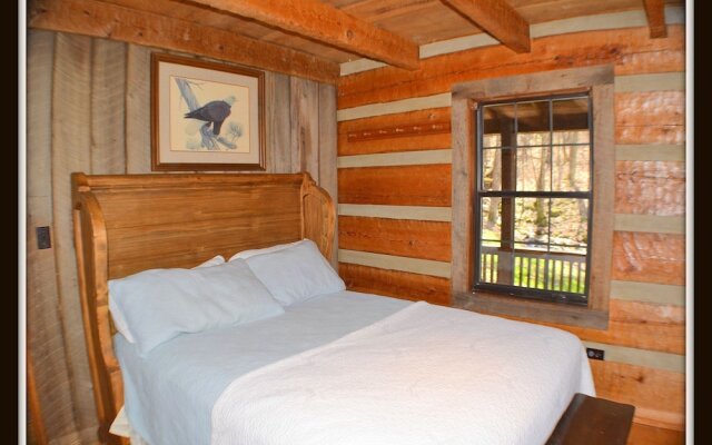 Logged Inn - 3 Br cabin by RedAwning