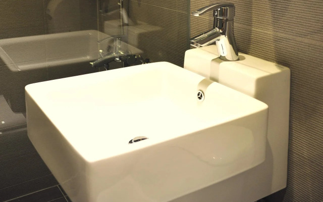 The Riverside Hotel International